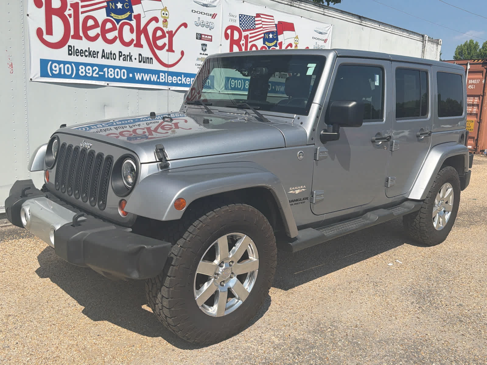 Used 2013 Jeep Wrangler Unlimited Sahara AWD/4WD image 6