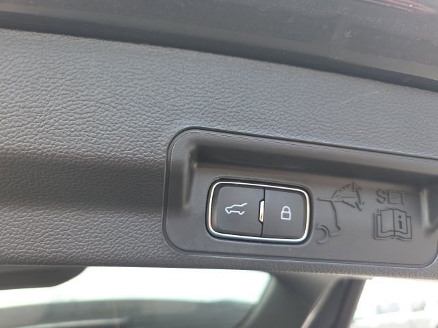 Used 2023 Ford Explorer XLT image 14