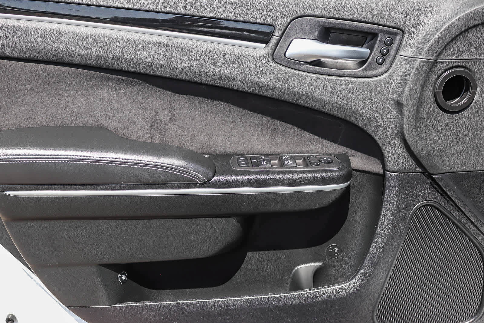 Used 2023 Chrysler 300 C RWD image 20