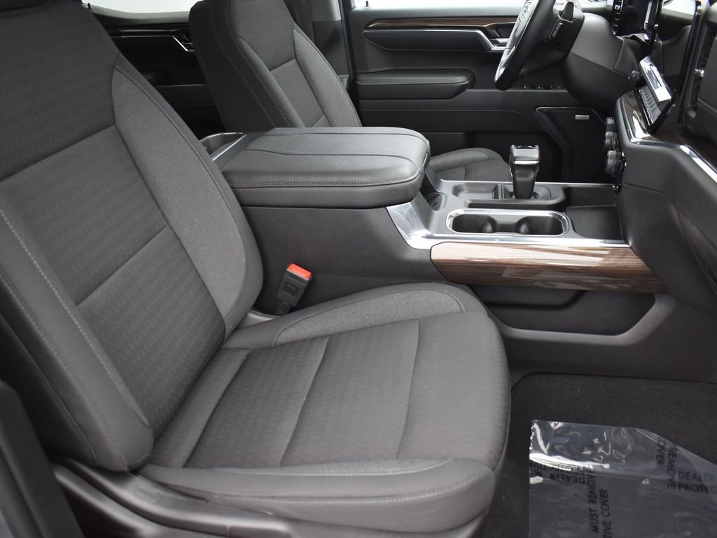 Used 2024 Chevrolet Silverado 1500 LT Trail Boss w/ Convenience Package II AWD/4WD image 32