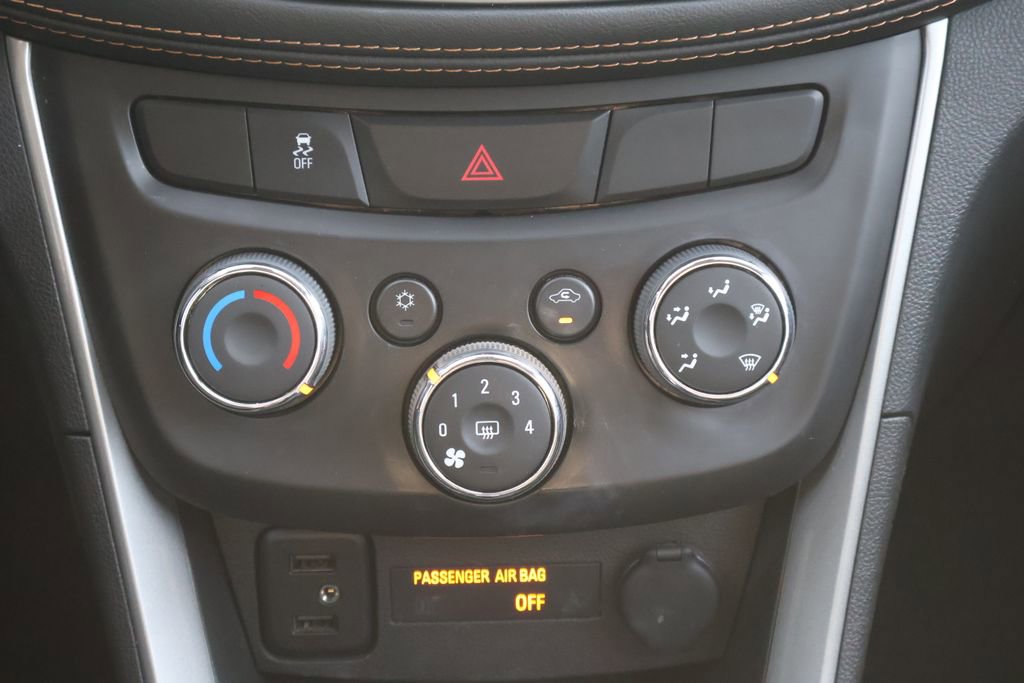 Used 2022 Chevrolet Trax LT w/ LT Convenience Package image 18