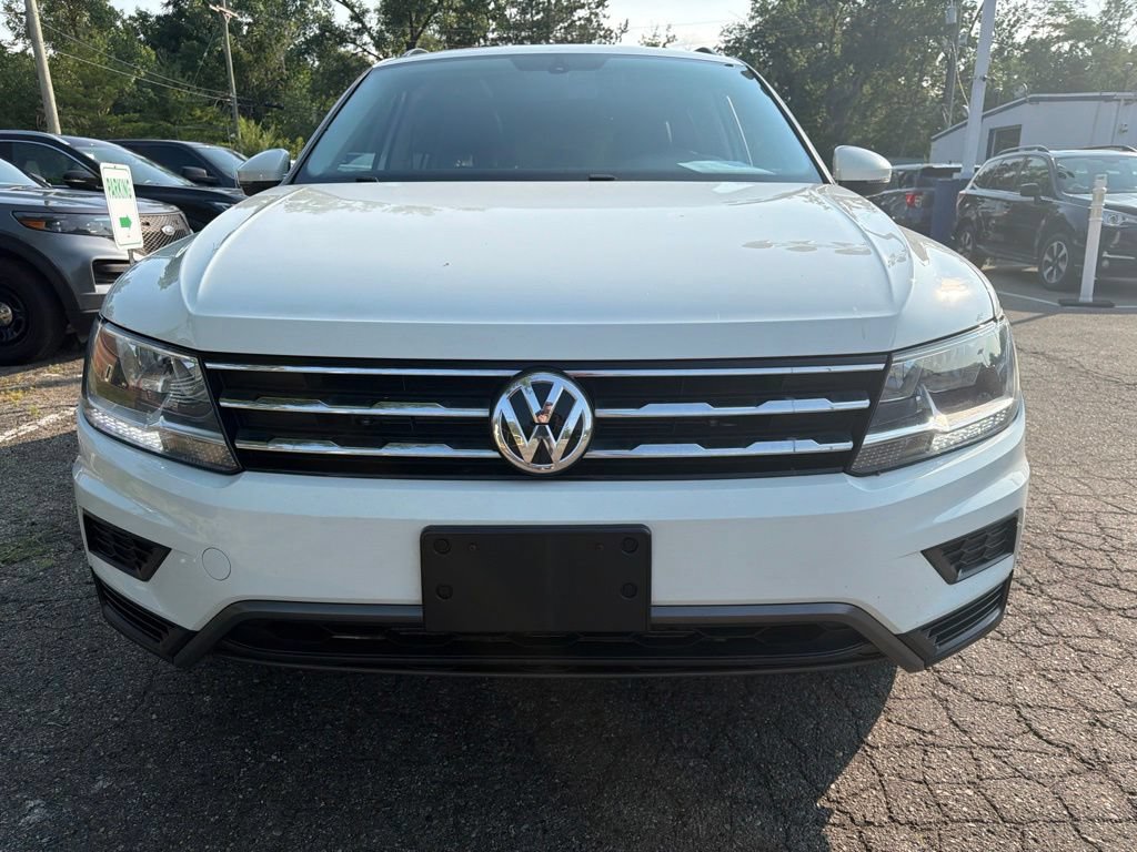 Used 2021 Volkswagen Tiguan SE w/ Panoramic Sunroof Package FWD image 2