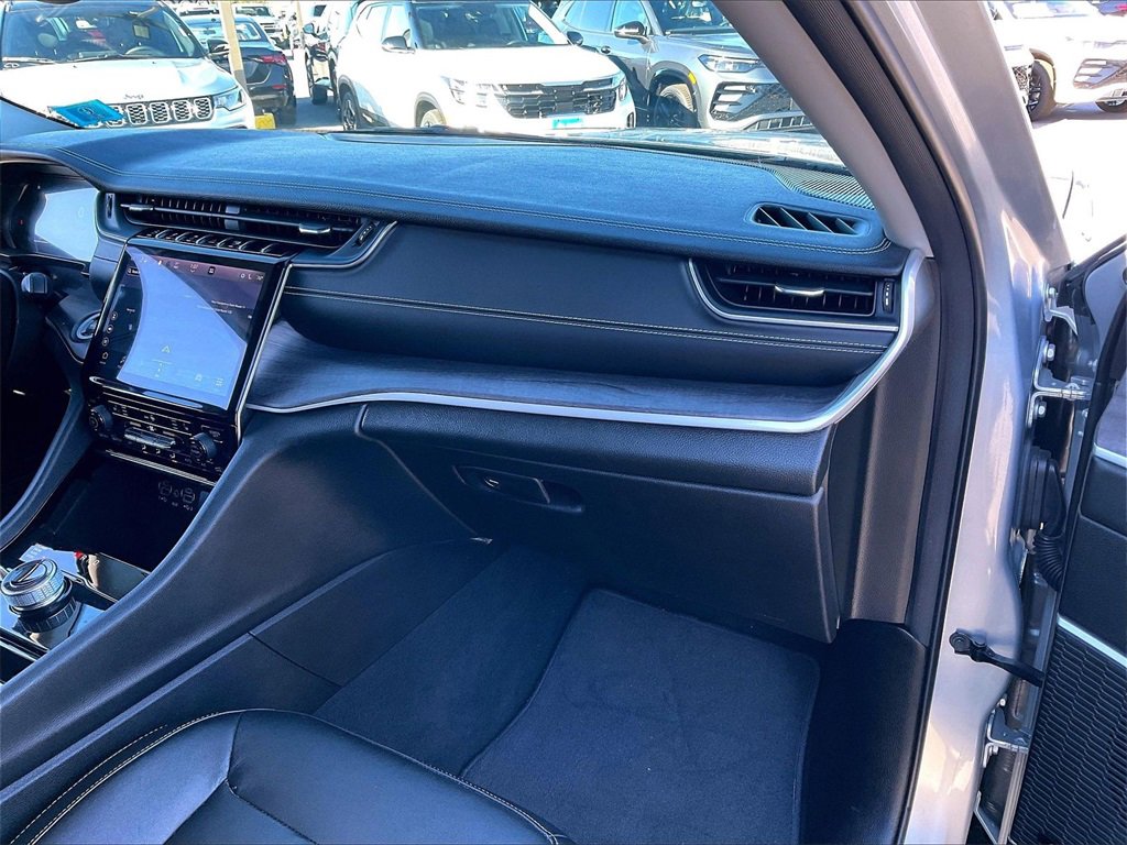 Used 2022 Jeep Grand Cherokee Limited image 12