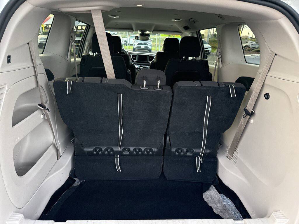 Used 2023 Chrysler Voyager LX FWD image 12