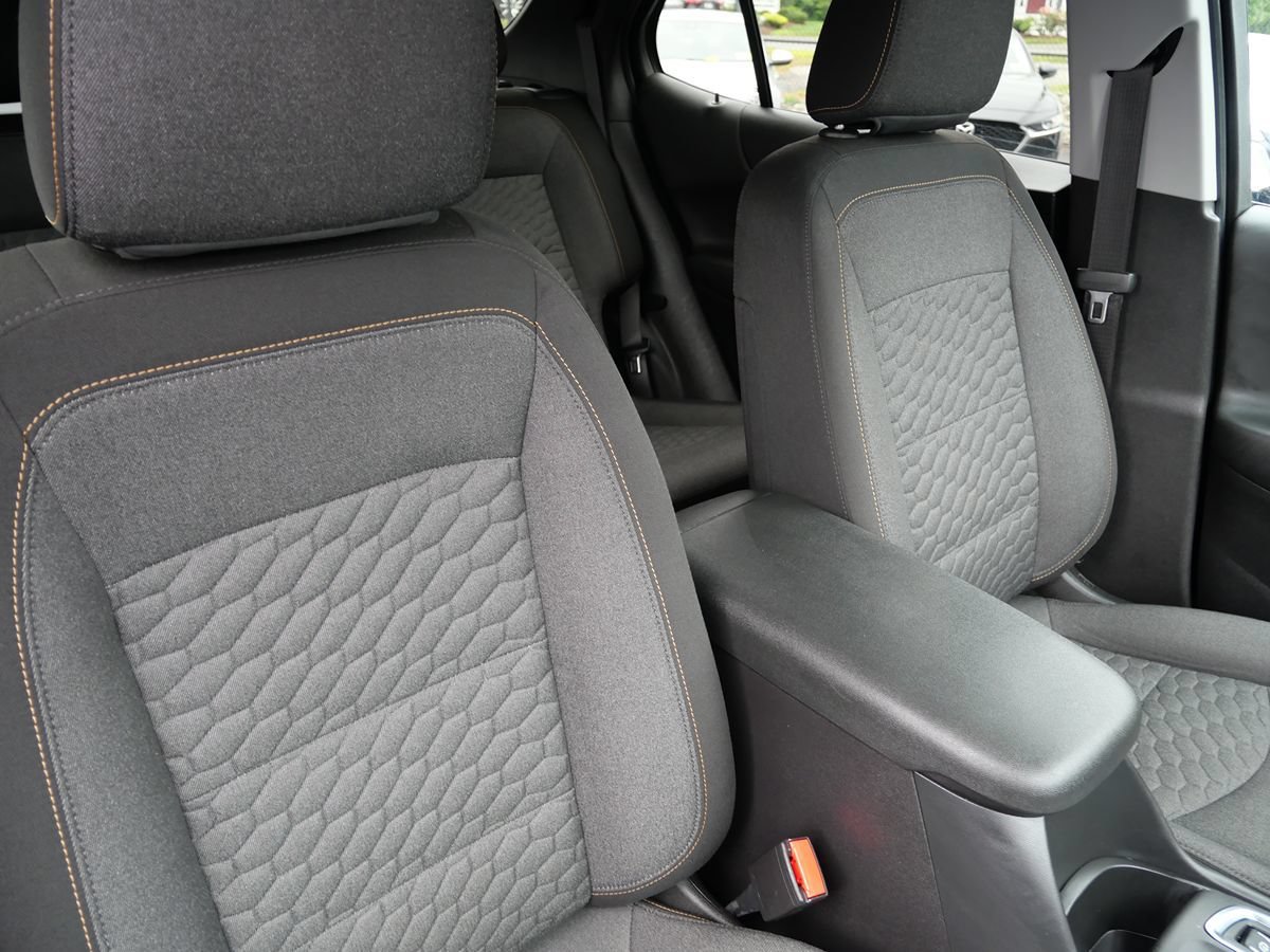 Used 2021 Chevrolet Equinox LT w/ Driver Convenience Package AWD/4WD image 19