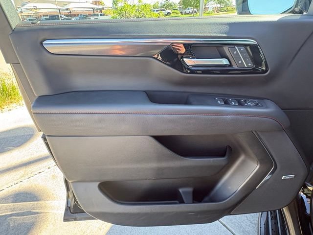 Used 2025 Chevrolet Suburban RST w/ Comfort Package AWD/4WD image 11