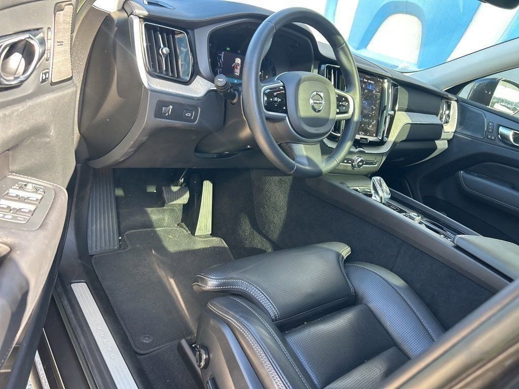 Used 2022 Volvo XC60 B6 Inscription w/ Advanced Package image 12