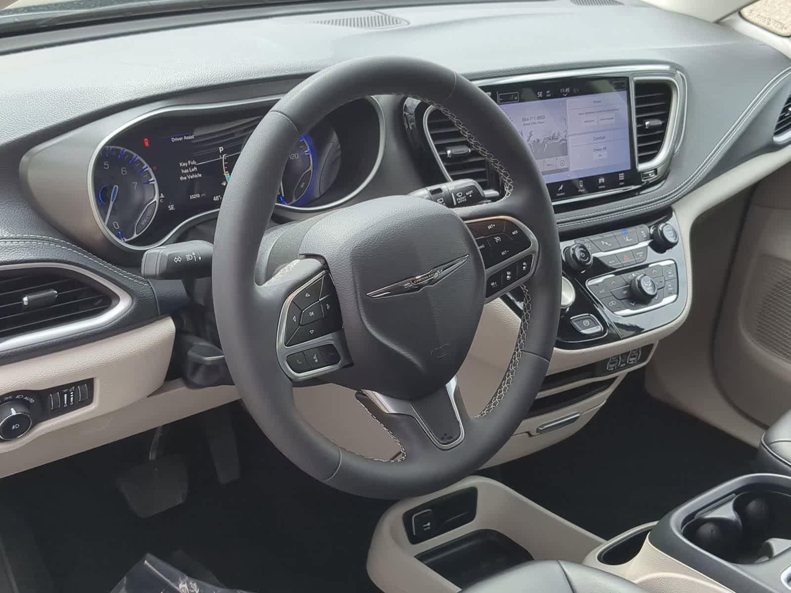 Used 2023 Chrysler Pacifica Touring-L AWD/4WD image 10