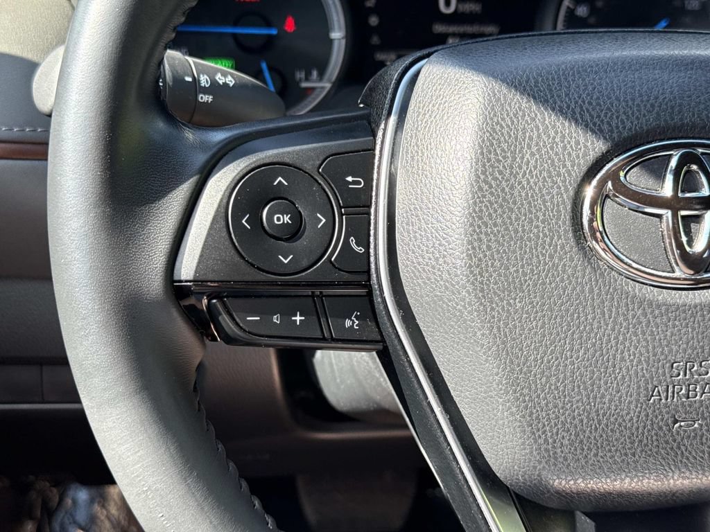 Used 2023 Toyota Venza XLE AWD/4WD image 9