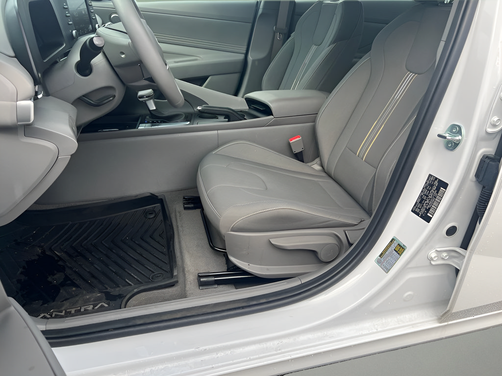 Used 2026 Hyundai Elantra Sport FWD image 18