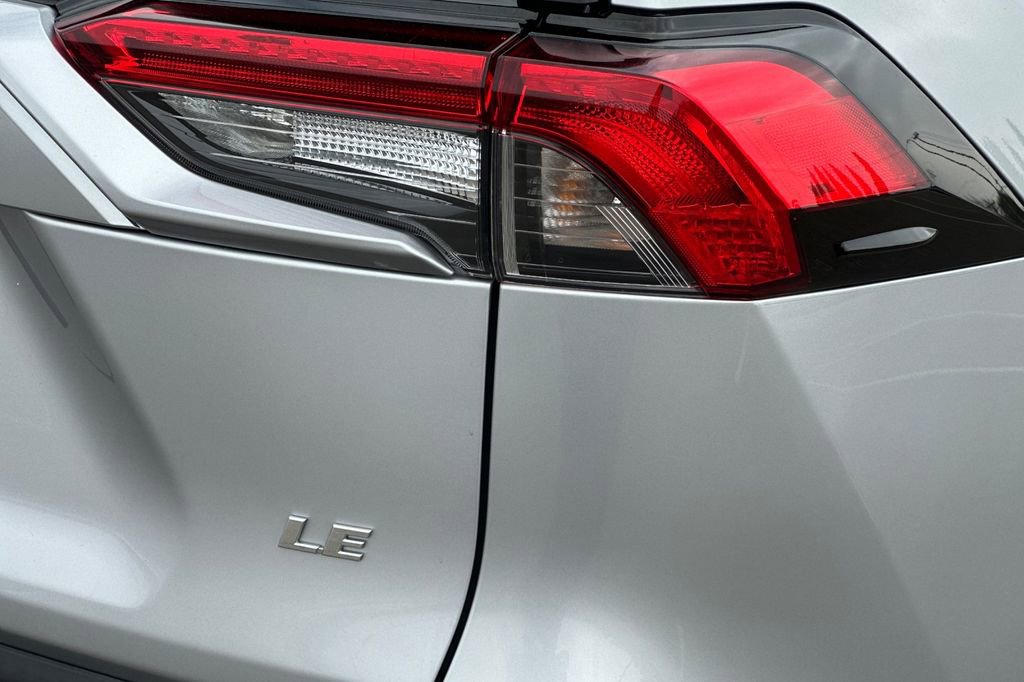 Used 2021 Toyota RAV4 LE FWD image 25