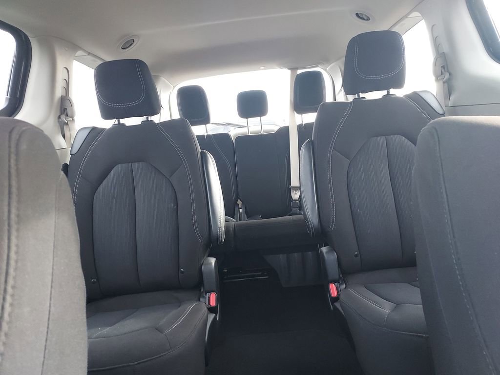 Used 2023 Chrysler Voyager LX image 13