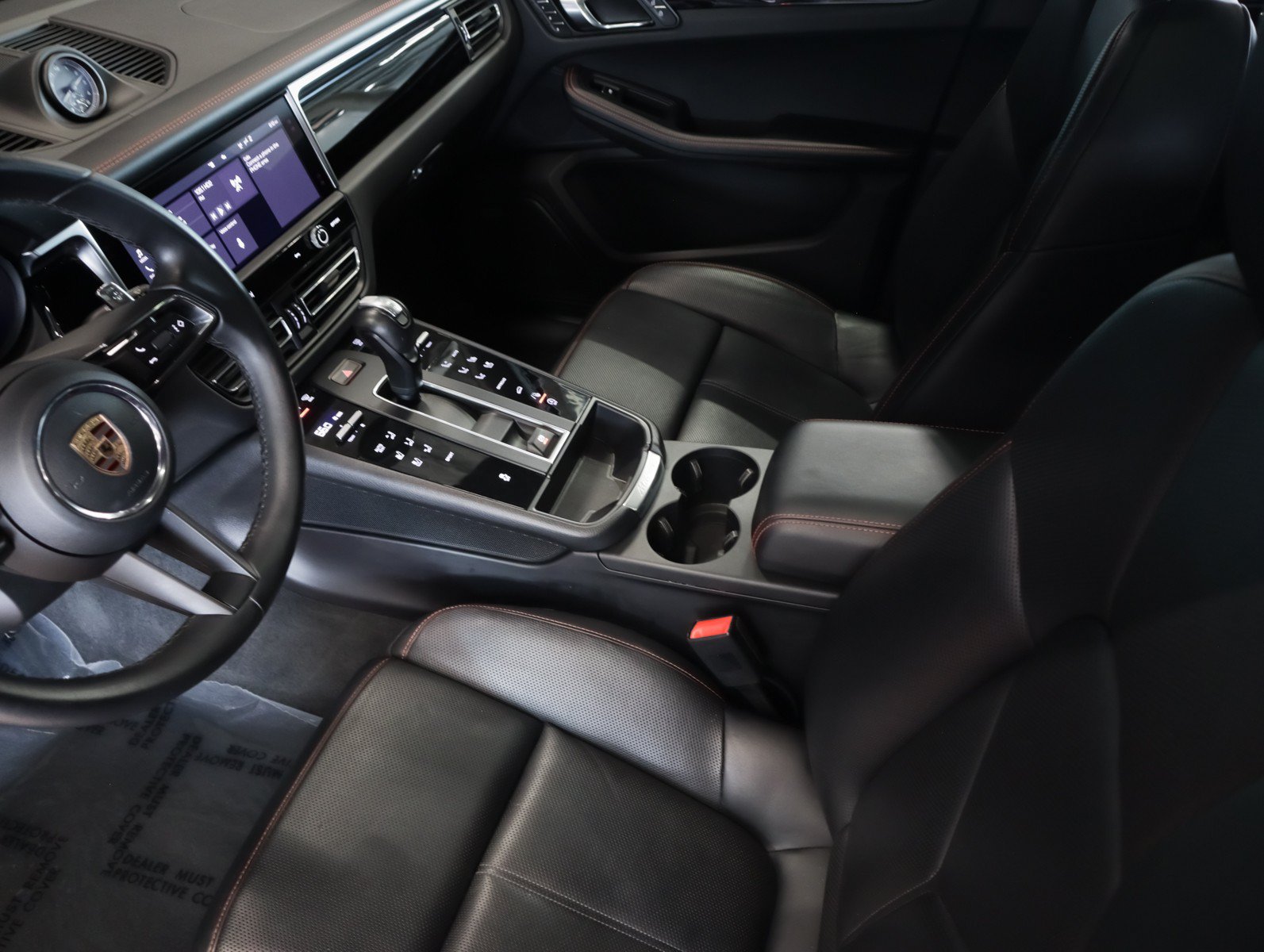 Certified 2024 Porsche Macan AWD/4WD image 16