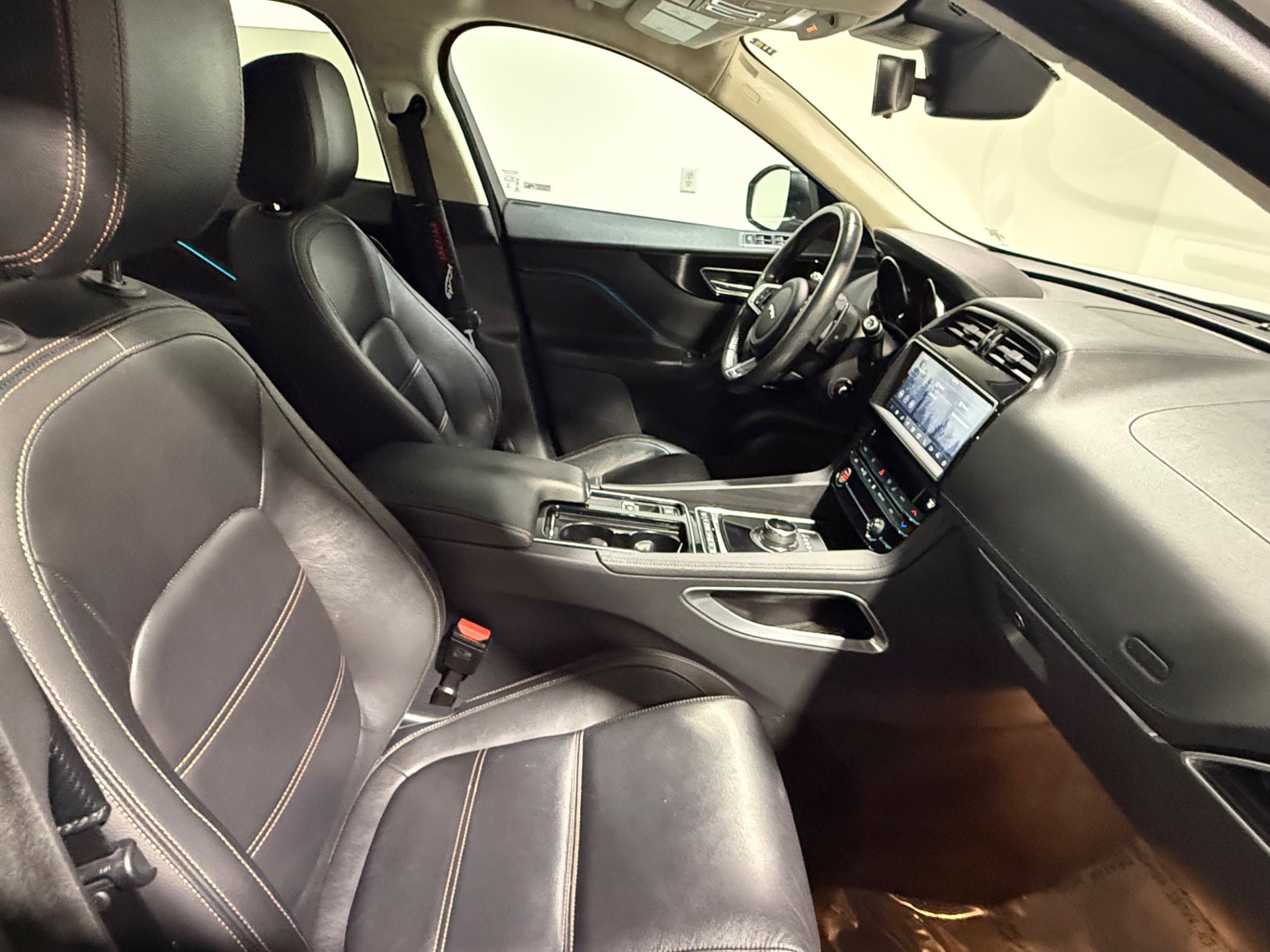 Used 2019 Jaguar F-PACE Prestige image 39