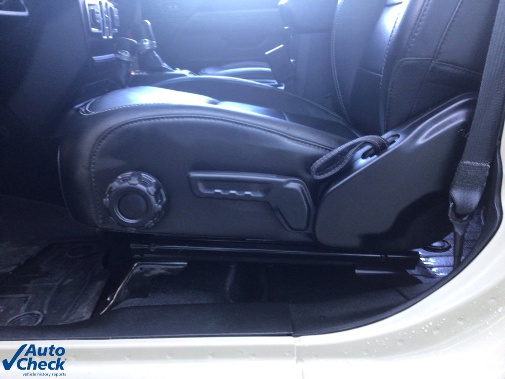 Used 2022 Jeep Wrangler Unlimited Sahara w/ Cold Weather Group image 9