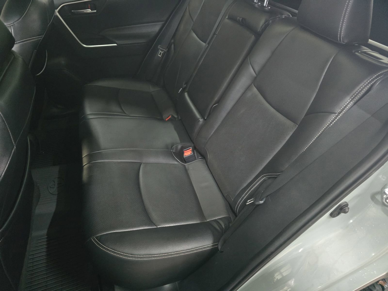 Used 2021 Toyota RAV4 XLE FWD image 17