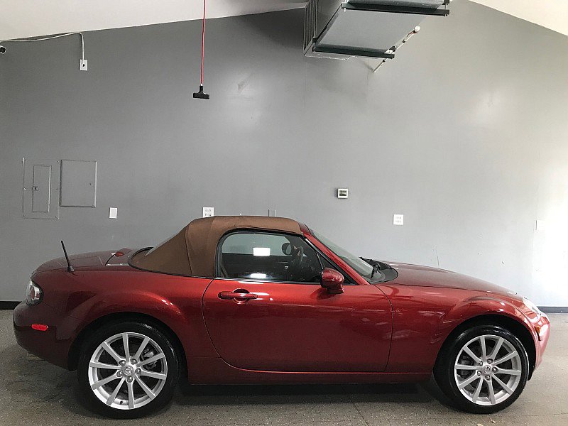 Used 2008 MAZDA MX-5 Miata Grand Touring w/ Premium Pkg RWD image 4