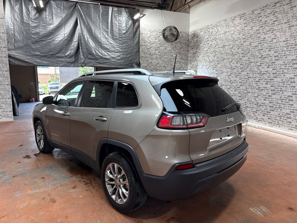 Used 2019 Jeep Cherokee Latitude Plus w/ Comfort/Convenience Group FWD image 5
