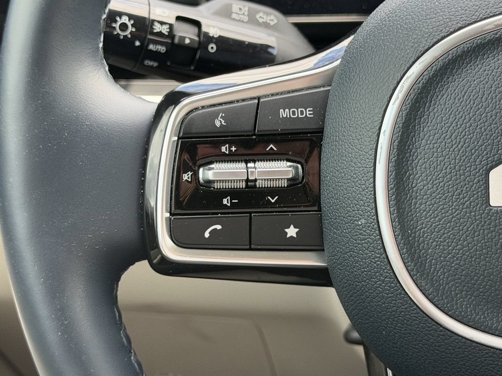 Certified 2026 Kia Carnival SX Prestige FWD image 32