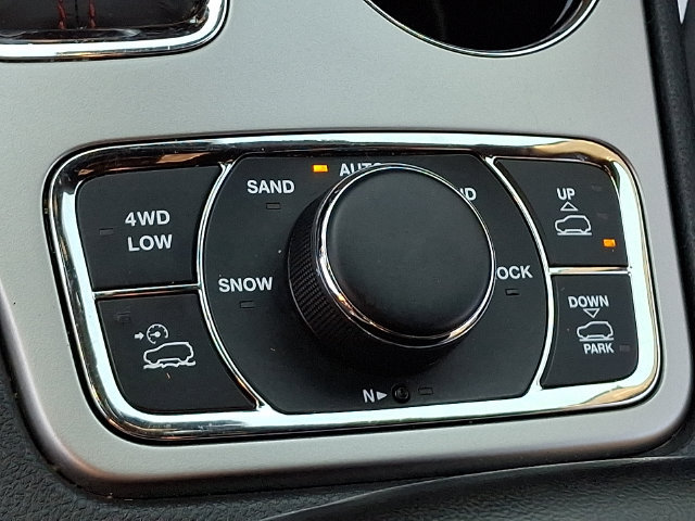 Used 2018 Jeep Grand Cherokee Trailhawk w/ Trailhawk Luxury Group AWD/4WD image 26
