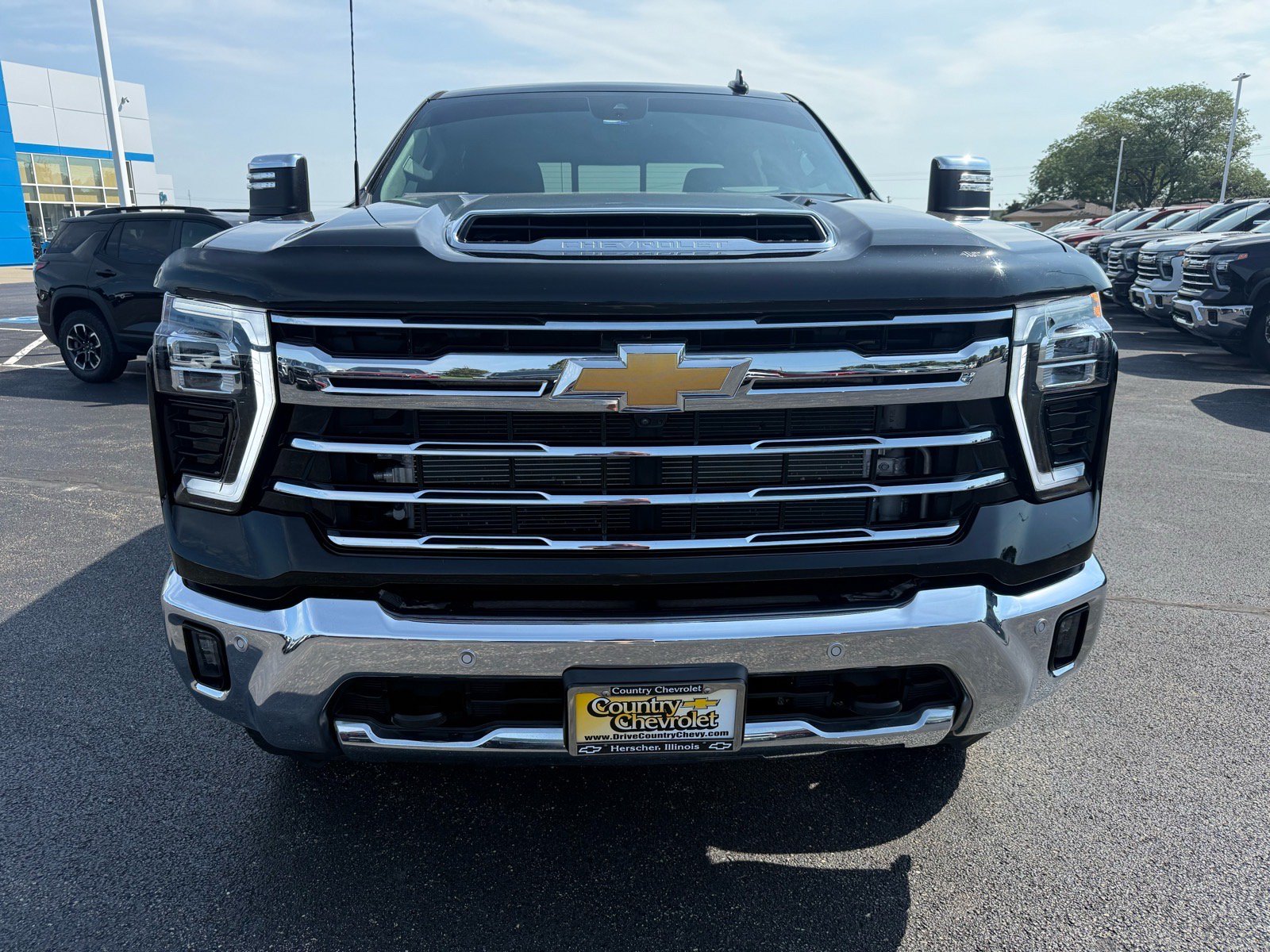 Used 2025 Chevrolet Silverado 2500 LTZ w/ LTZ Premium Package AWD/4WD image 8
