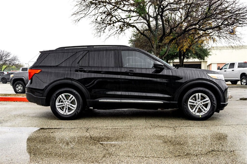 Used 2023 Ford Explorer XLT w/ Equipment Group 202A image 4