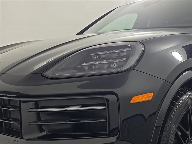 Certified 2026 Porsche Cayenne Coupe image 12