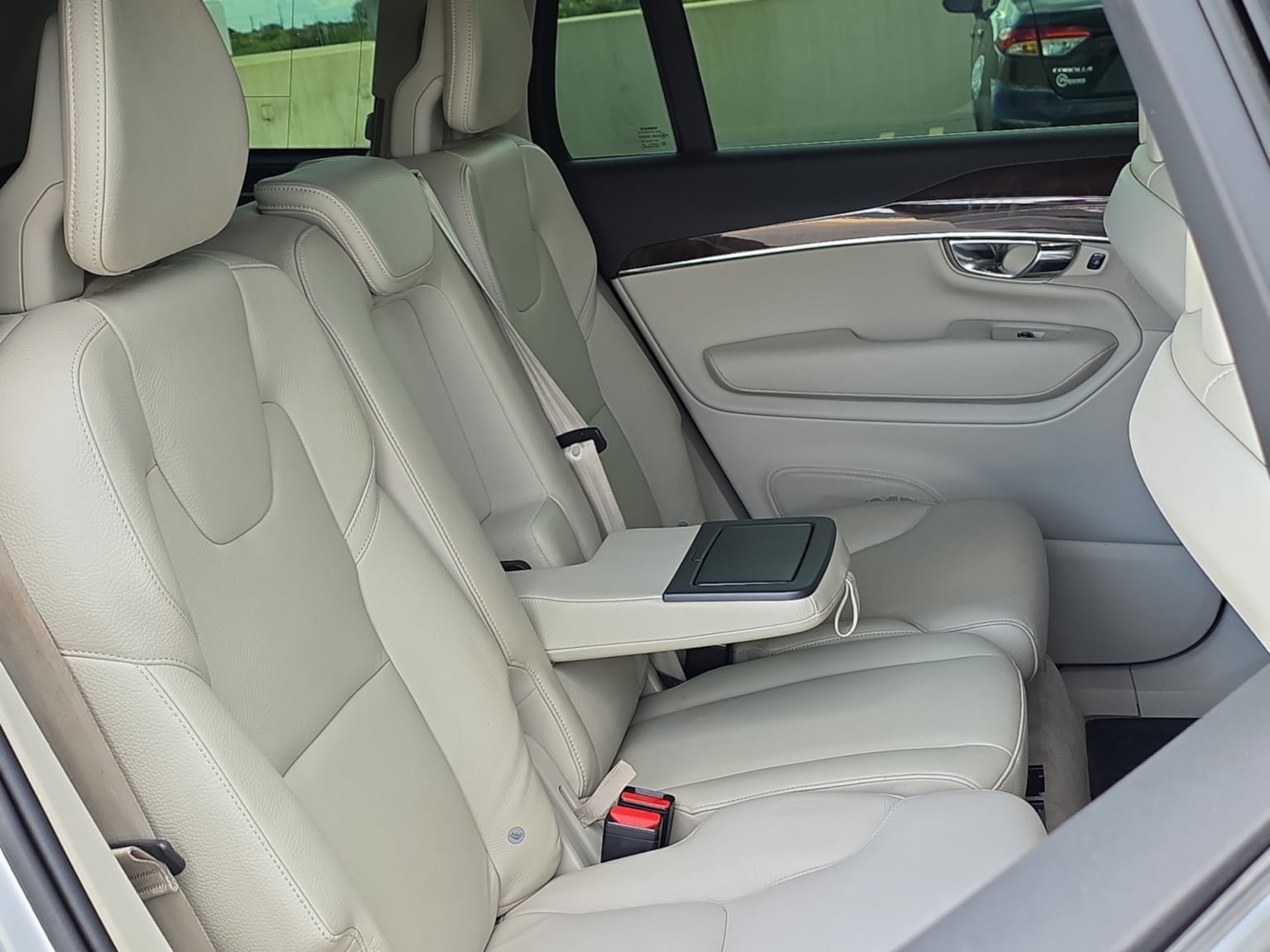 Used 2016 Volvo XC90 T6 Momentum AWD/4WD image 26