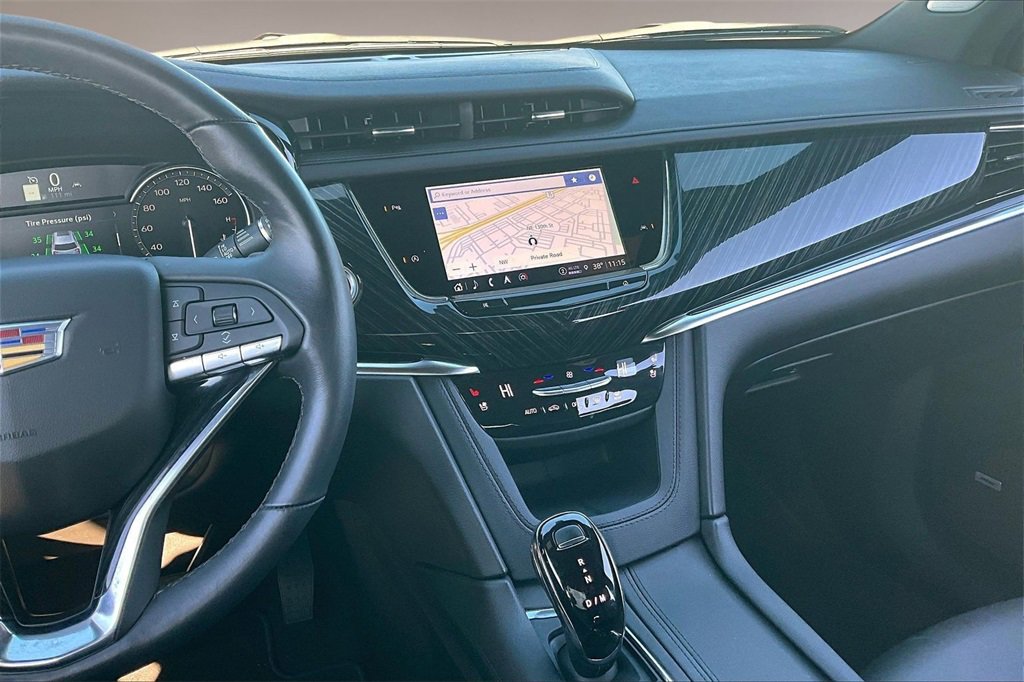 Used 2025 Cadillac XT6 Premium Luxury image 6