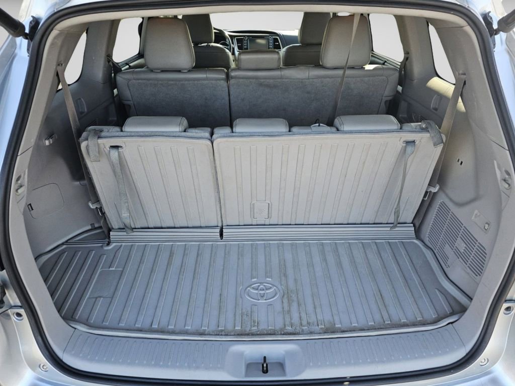 Used 2018 Toyota Highlander XLE AWD/4WD image 27