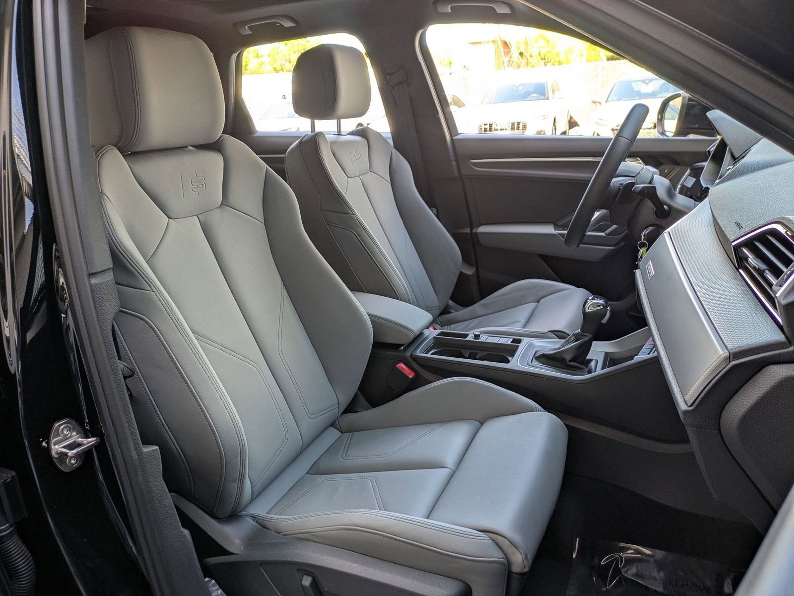 Used 2025 Audi Q3 2.0T Premium w/ Black Optic Sport Package image 27