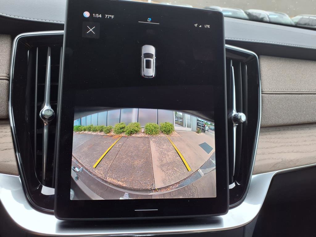 New 2025 Volvo XC90 B5 Core w/ Climate Package image 18