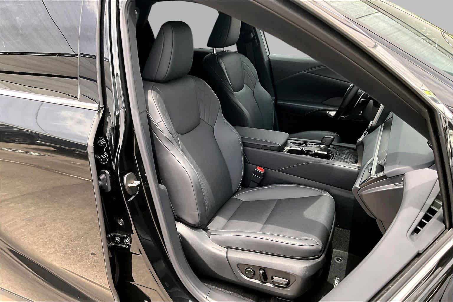 Used 2025 Lexus RX 350 Premium w/ Accessory Package (Z1) FWD image 9