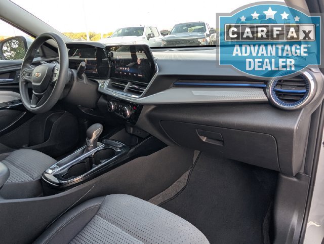 Used 2025 Chevrolet Trax LT FWD image 25