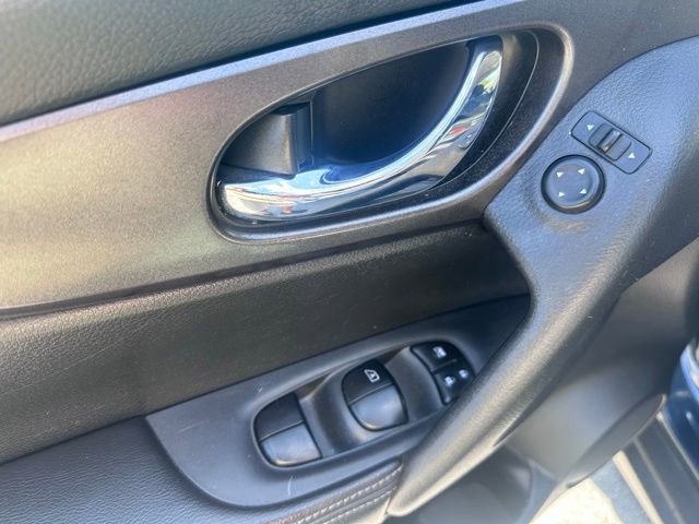 Used 2016 Nissan Rogue S AWD/4WD image 13