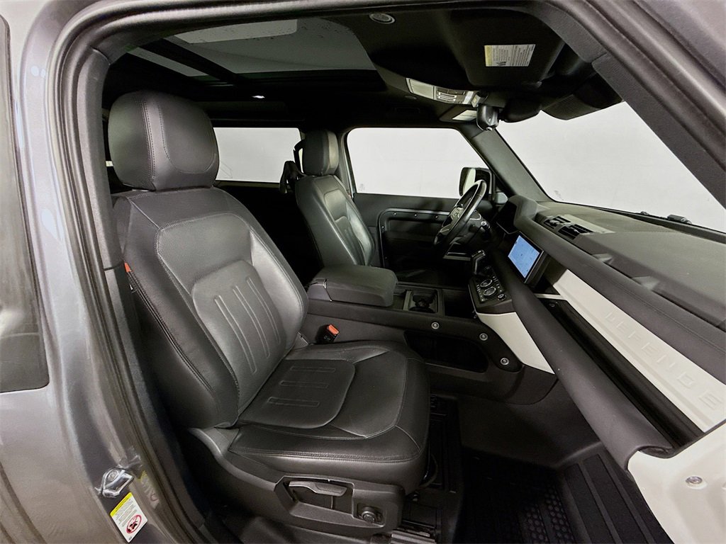 Used 2022 Land Rover Defender 90 X-Dynamic S image 32