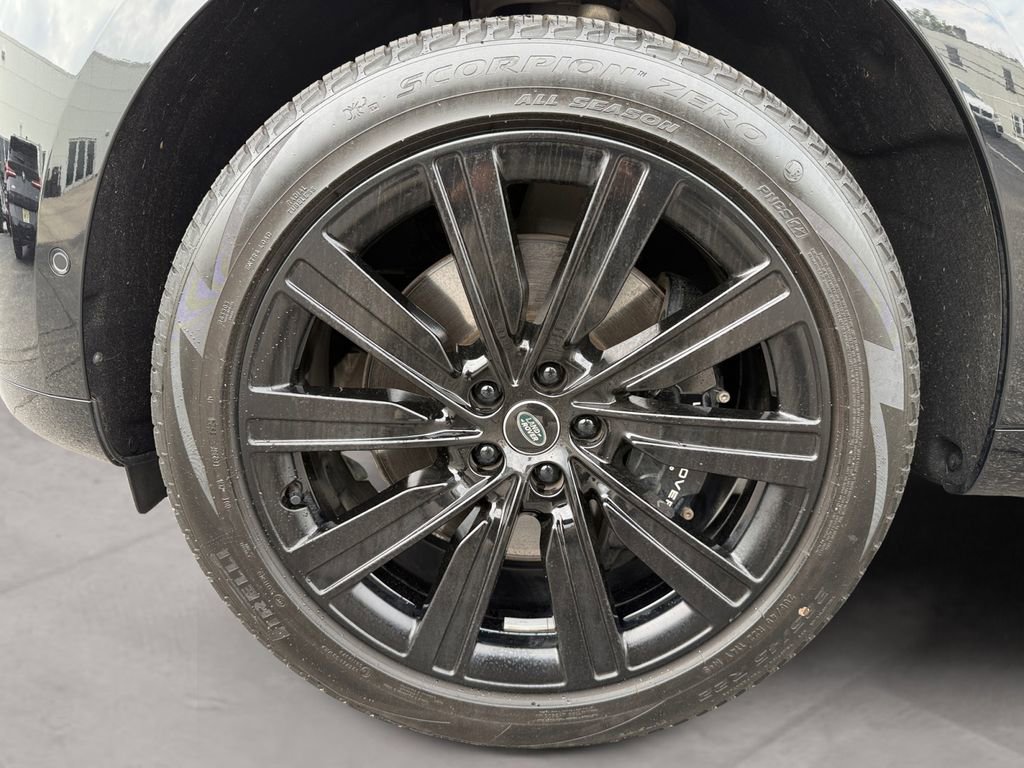 Used 2025 Land Rover Range Rover SE AWD/4WD image 14