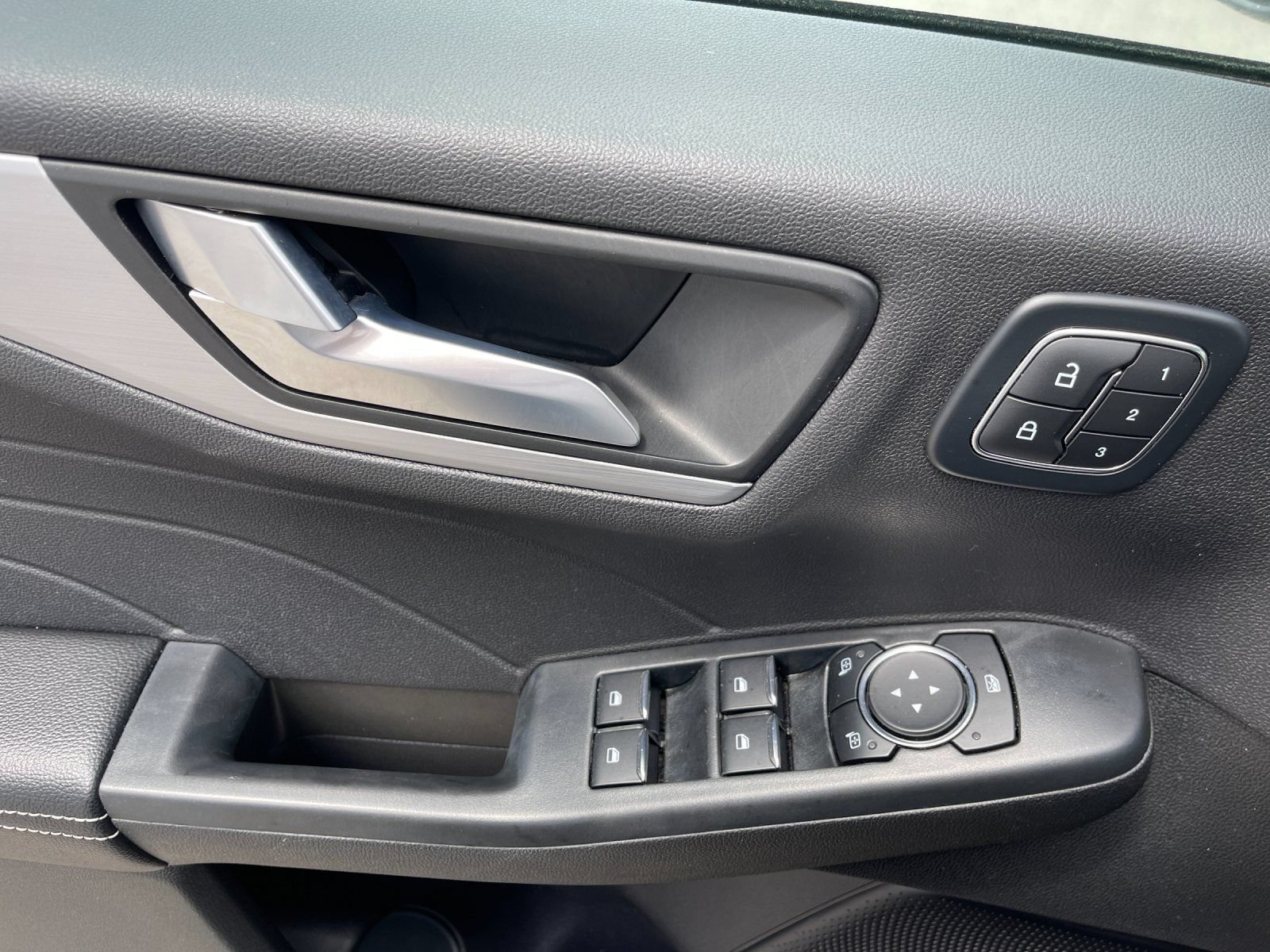 Used 2024 Ford Escape Platinum AWD/4WD image 13