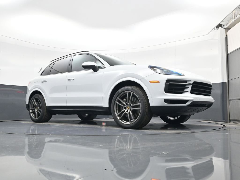 Used 2023 Porsche Cayenne AWD/4WD image 16