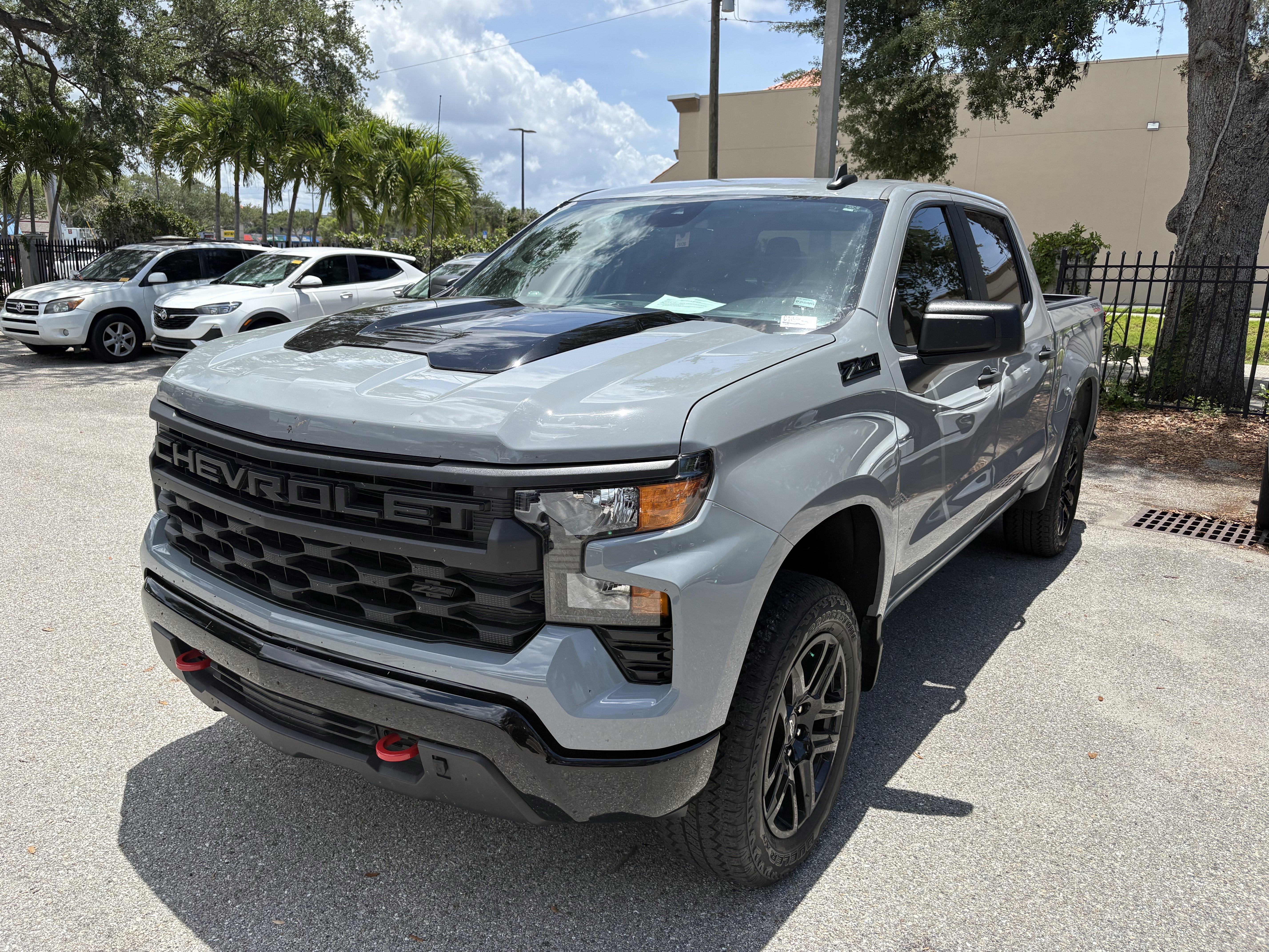 Certified 2025 Chevrolet Silverado 1500 Custom Trail Boss w/ LPO, Dark Essentials Package AWD/4WD image 3