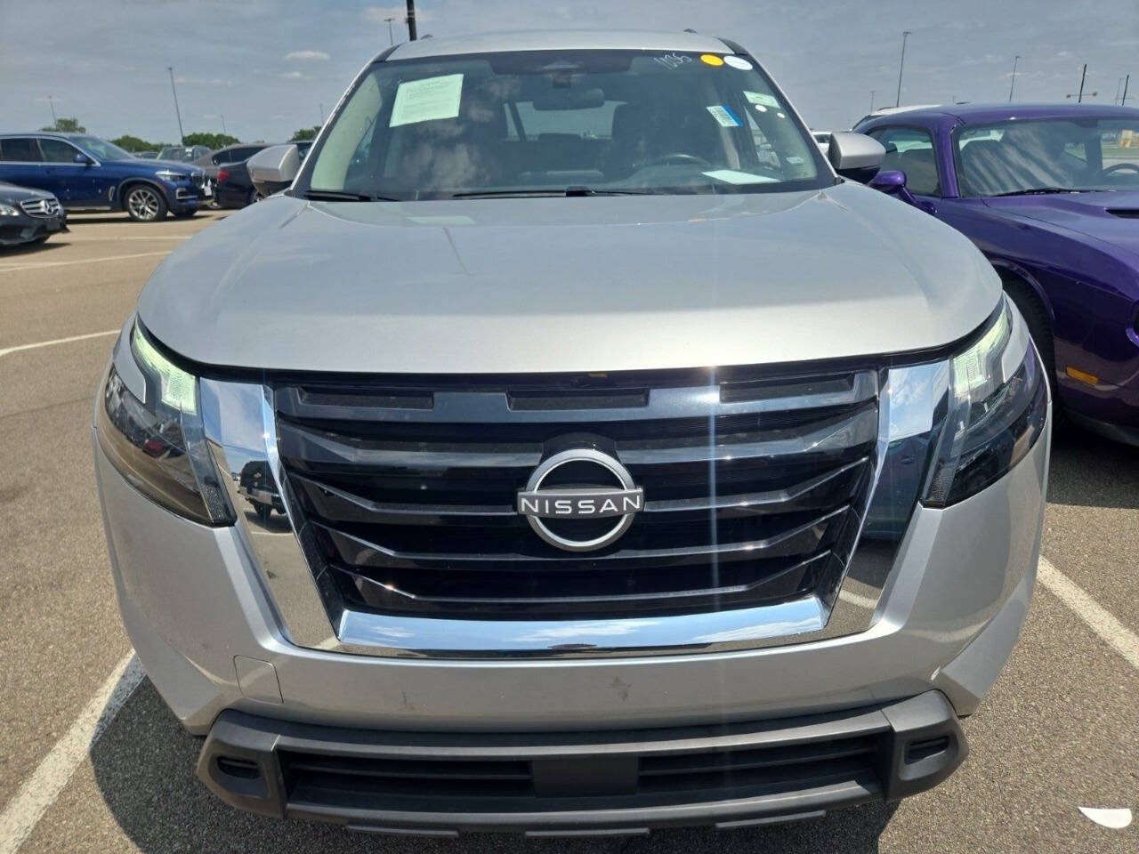 Used 2025 Nissan Pathfinder SV FWD image 3