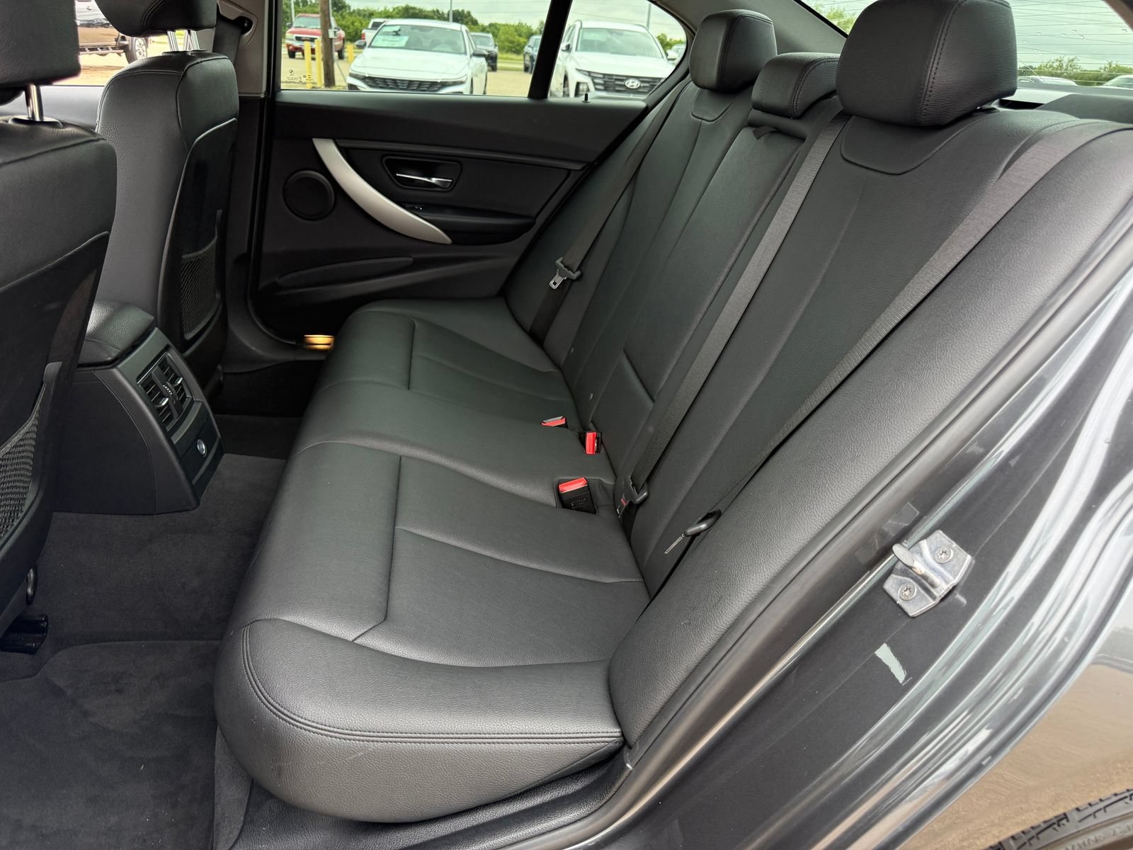 Used 2018 BMW 320i Sedan RWD image 30