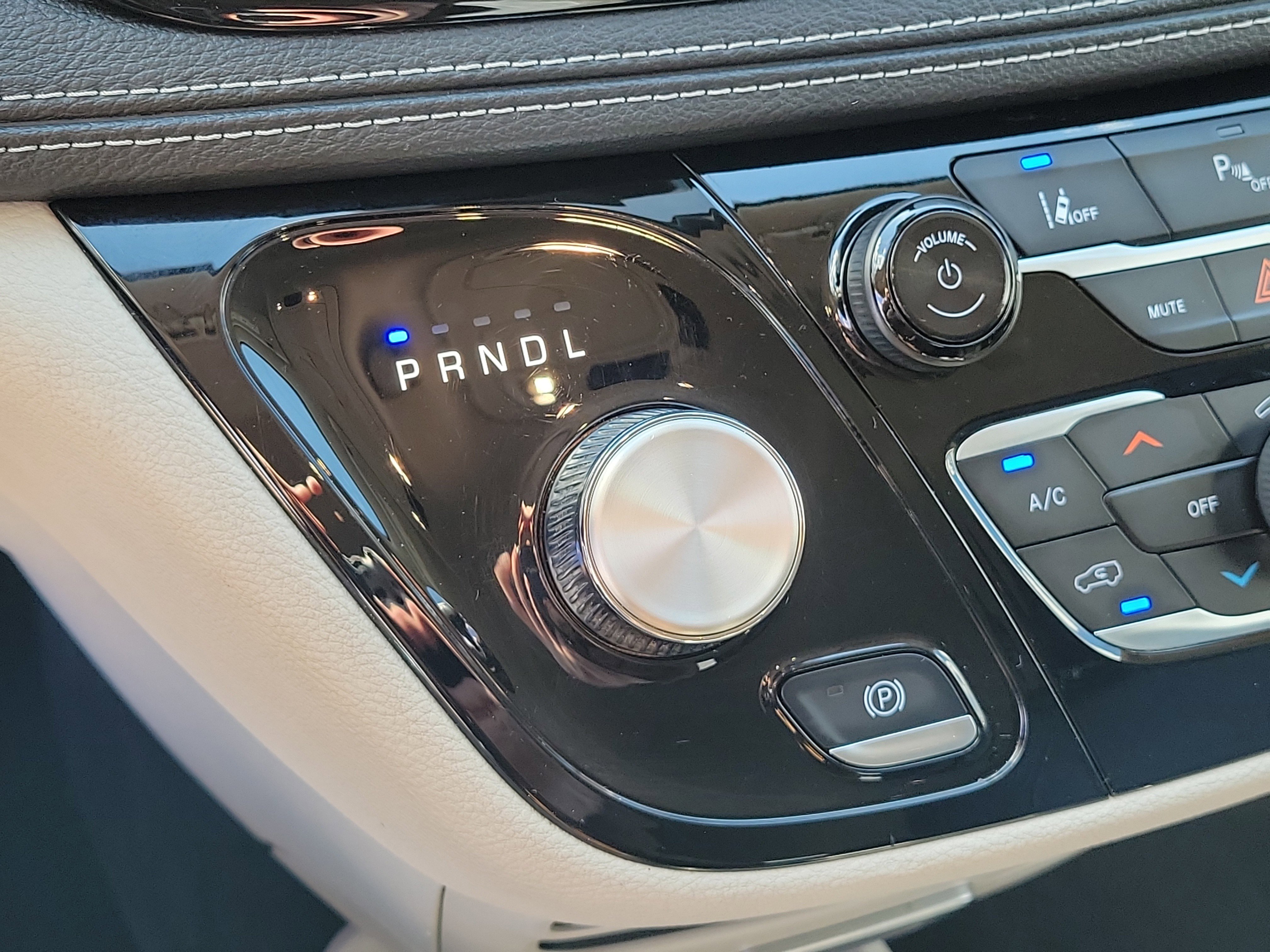 Used 2023 Chrysler Pacifica Touring-L FWD image 27