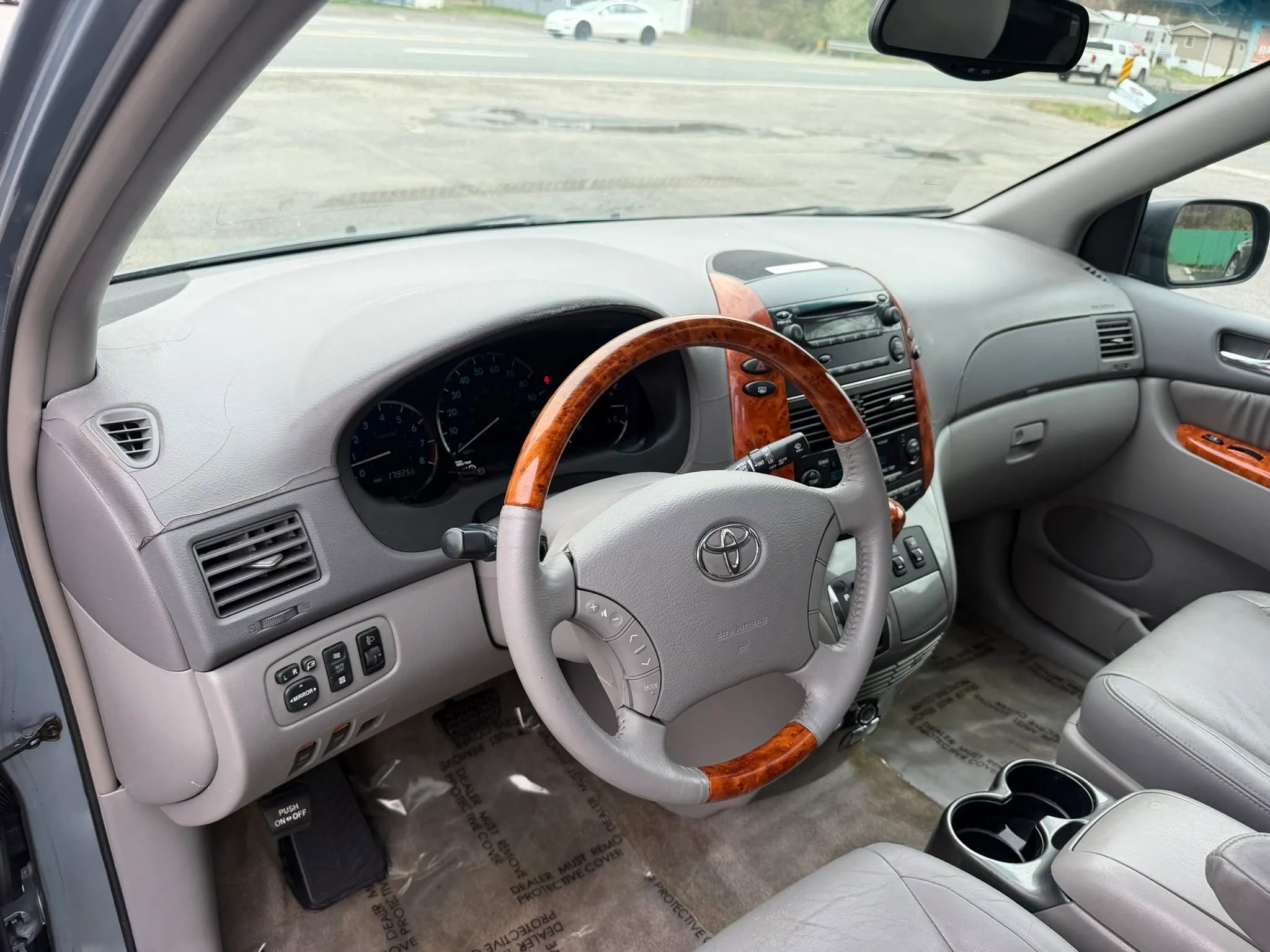 Used 2006 Toyota Sienna XLE Limited image 28
