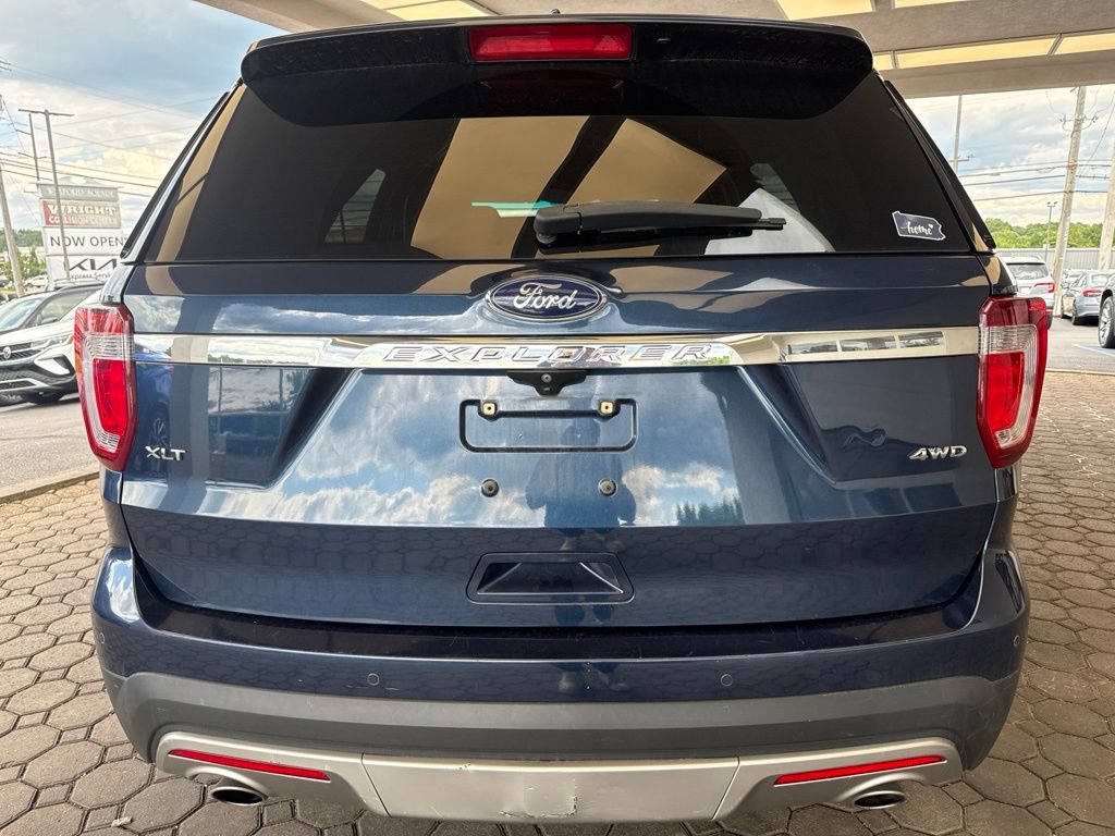 Used 2016 Ford Explorer XLT w/ Equipment Group 202A AWD/4WD image 7