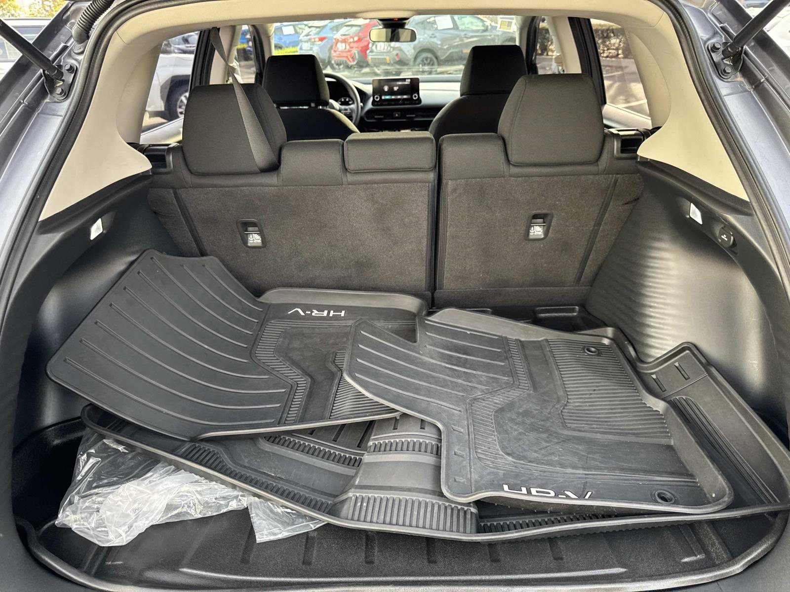 Used 2023 Honda HR-V LX image 7