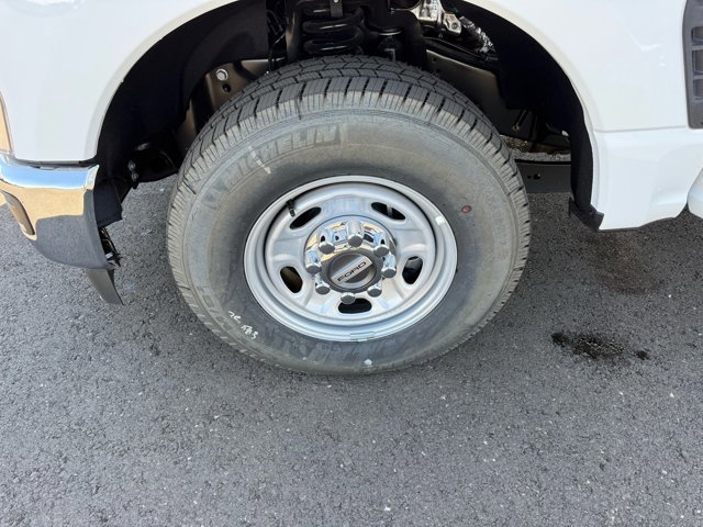 New 2026 Ford F250 XL w/ XL Chrome Package RWD image 14