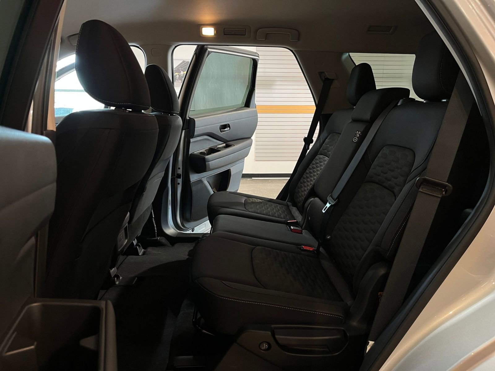 Used 2025 Nissan Pathfinder SV FWD image 27