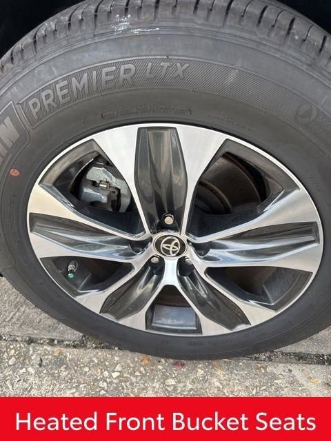 Used 2025 Toyota Highlander XLE image 25