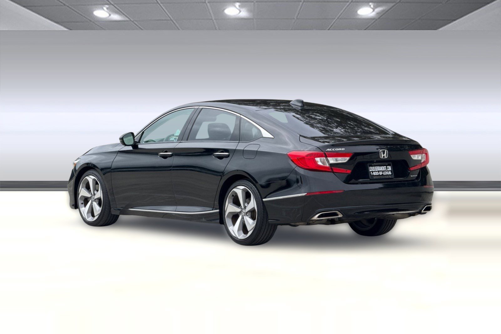 Used 2018 Honda Accord Touring image 3